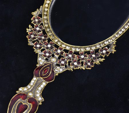 SPECCHIO DECORATO in metallo con inserti in strass e smalti Italia, anni '60...