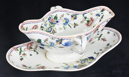 SALSIERA DI FAYENCE di Gien, con decorazioni a motivi floreali Francia, fine...