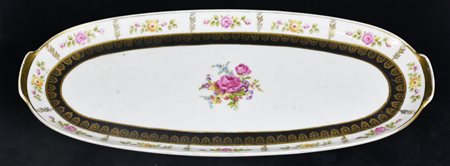 VASSOIO IN PORCELLANA tipo Sevres, con decorazioni floreali e in oro zecchino...