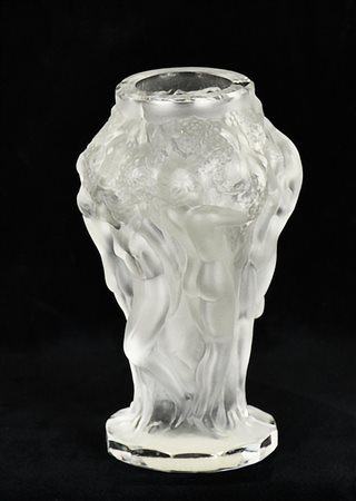 VASETTO IN VETRO tipo lalique Boemia, seconda meta' XX sec. h 13 cm