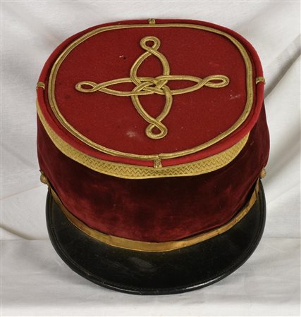 BERRETTO DA UFFICIALE IN VELLUTO con fregi dorati misura 58 ca. Francia, fine...