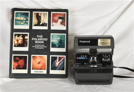POLAROID SET lotto composto da macchina fotografica polaroid modello 636...