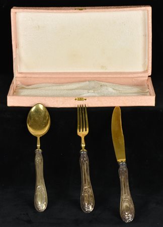 SERVIZIO DI POSATE composto da una forchetta un coltello e un cucchiaio,...