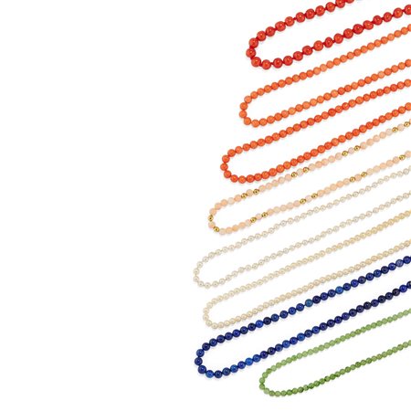 Otto collane con corallo, lapislazzuli, giada e perle