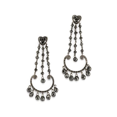 Orecchini con diamanti neri