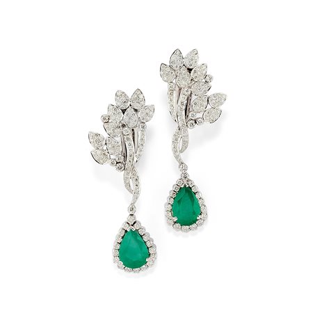 Orecchini pendenti con diamanti e smeraldi 