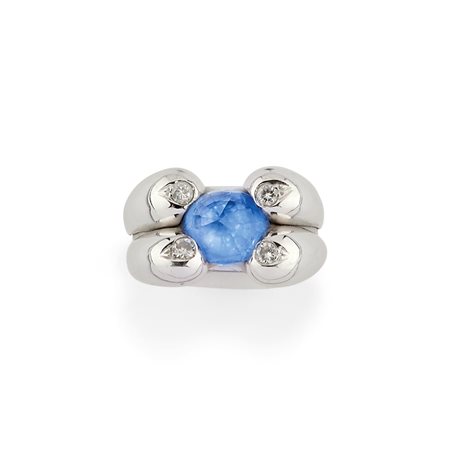 Anello con zaffiro e diamanti