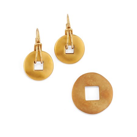 Paio di orecchini e pendente