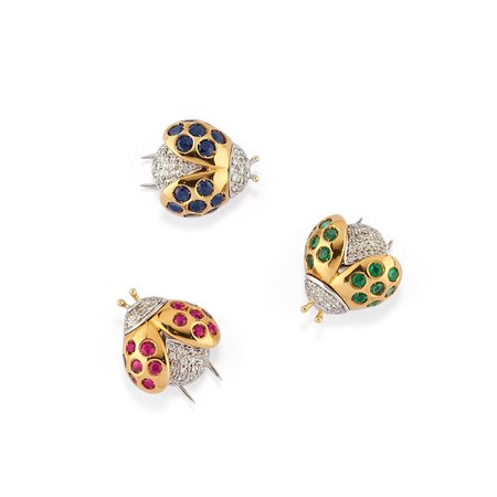 Tre spille con rubini, zaffiri, smeraldi e diamanti