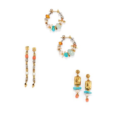 Tre coppie di orecchini con coralli, turchesi, pietre dure e diamanti