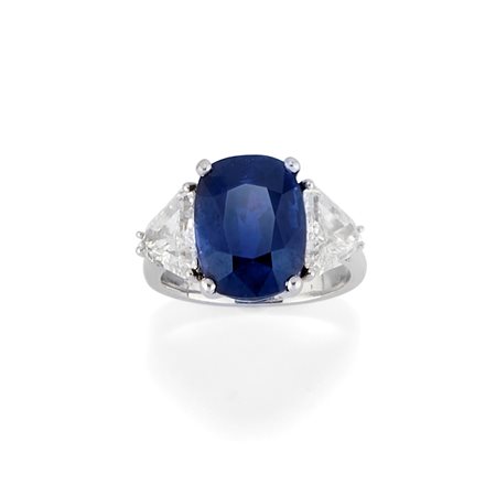 Anello con zaffiro e diamanti 