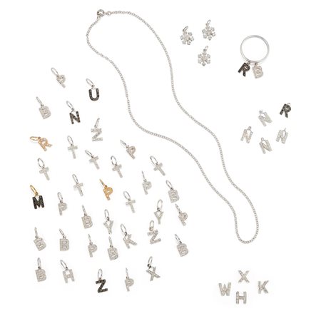 Quarantanove oggetti con diamanti