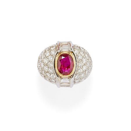 Anello con rubino e diamanti