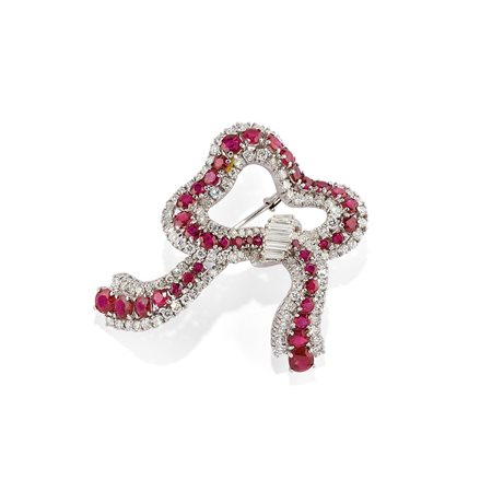 Spilla con rubini e diamanti