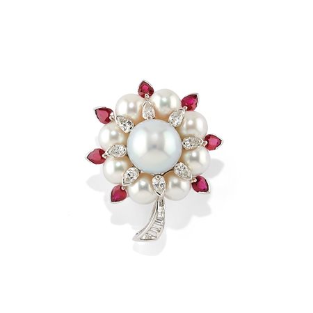 Spilla con perle, rubini e diamanti
