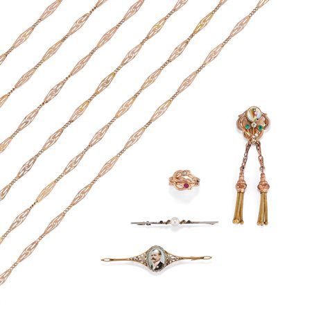 Cinque oggetti con pietre colorate e smalti