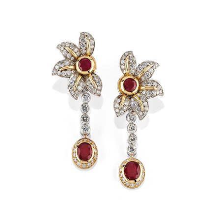 Orecchini pendenti con rubini e diamanti