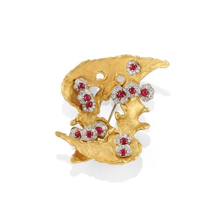 Spila con diamanti e rubini