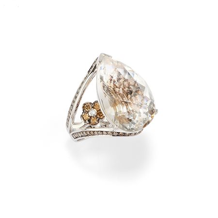 Anello con cristallo di rocca, quarzo e diamanti