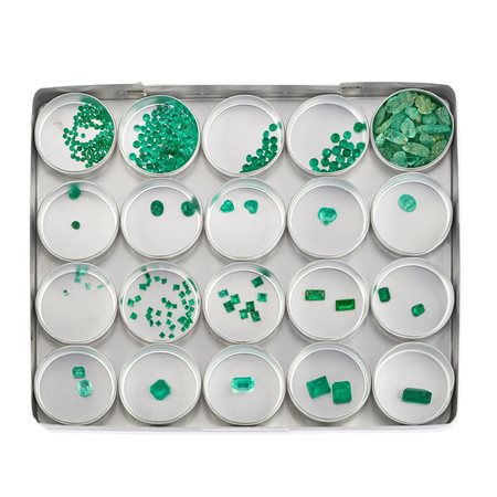 Cofanetto con smeraldi