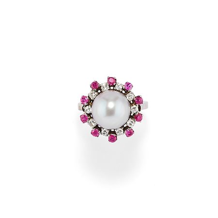 Anello con perla, diamanti e rubini
