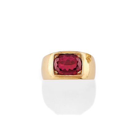 Anello con pietra rossa sintetica