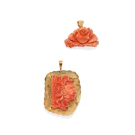 Due pendenti con corallo