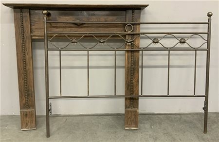 Lotto composto da una testiera da letto a due piazze in metallo verniciato (l c