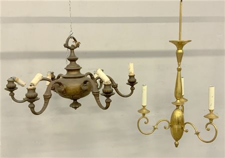 Lotto di due lampadari in metallo a tre e sei luci (h max cm 67) (difetti)