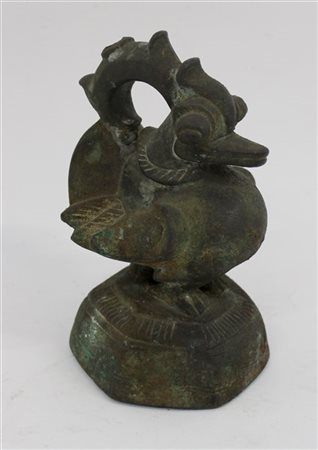 Manifattura orientale, antico peso in bronzo a guisa di animale
(h. 22 cm.) (li