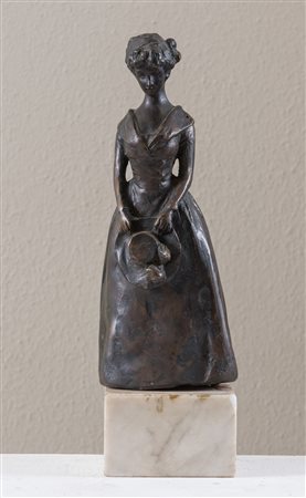 J. DONE', attr. “Fanciulla”. Scultura in bronzo su base in marmo. Cm 22,5....