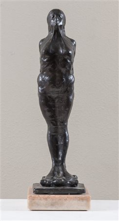 EUGENIO BAJONI, attr. "Donna velata". Scultura in bronzo con basamento...