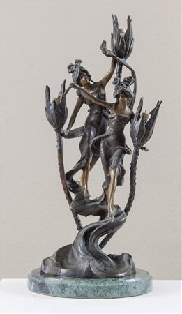 Auguste Moreau (Digione 1834 - 1917) Scultura in bronzo. Cm 49x24x20.