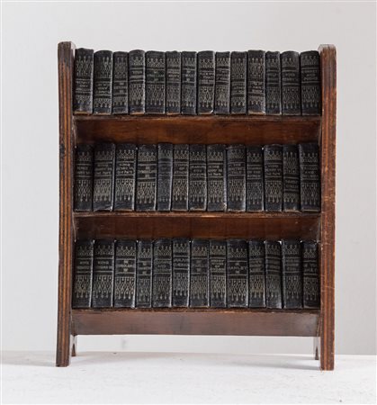 Raccolta di libri di Shakespeare in miniatura con libreria contenitiva....