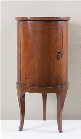 Mobiletto a cilindro a imitazione di un mobile degli inizi del XIX secolo, ma...