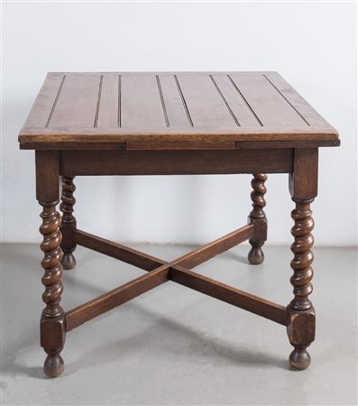Tavolo a tiro in rovere. Inghilterra, inizi del XX secolo. Chiuso: cm...