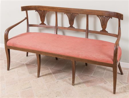 Canapè in massello di ciliegio. Toscana, prima quarto del XIX secolo. Cm...