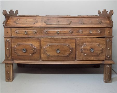 Arcile. Bologna, prima metà del XVII secolo. Realizzato in massello di noce,...