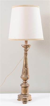Lampada ricavata da candelabro dorato. Fine XVIII secolo. Candelabro: H. cm 70.