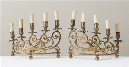 Coppia di candelabri in bronzo dorato. Fine XIX secolo. Cadauno di cm...