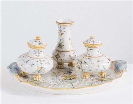 ANGELO MINGHETTI, XX secolo. Calamaio in porcellana smaltata, composto da...