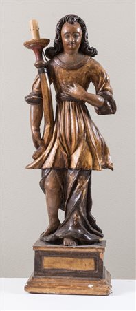 Angelo reggicero, in legno intagliato e dorato. Italia centrale, XVII secolo....