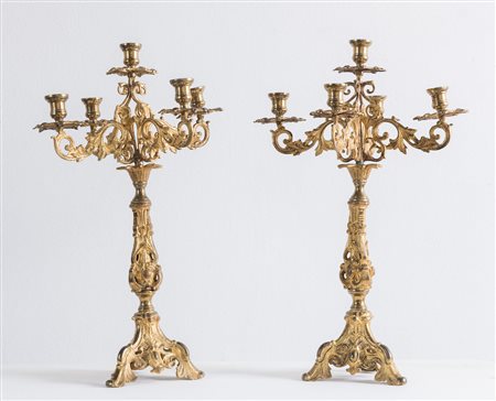 Coppia di candelabri in bronzo dorato. Seconda metà del XIX secolo. Cadauno...