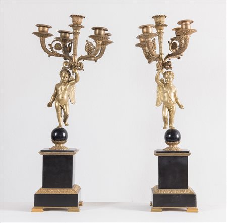 Coppia di candelabri. Fine del XIX secolo - inizi del XX secolo. Di gusto...