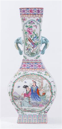 Vaso cinese rettangolare. Cina, XX secolo. Cm 48x18,5x18,5.