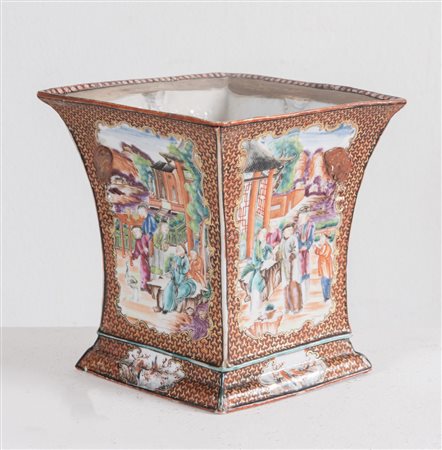 Vaso in porcellana policroma raffigurante la famiglia Rosa. Canton, Cina,...