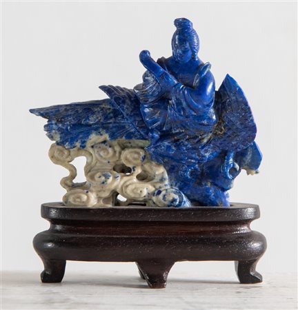 "Divinità". Scultura in materiale prezioso blu. Cm 5,5x7x1,5.