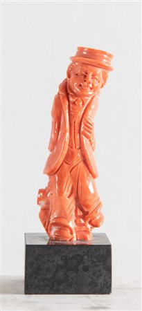 "Figura". Scultura in corallo. Cm 8,7x3,5x2,5.