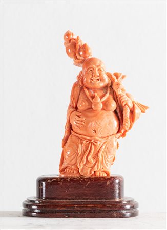 "Buddha". Scultura in corallo. Peso: 286 gr. Cm 15,5x9x4.