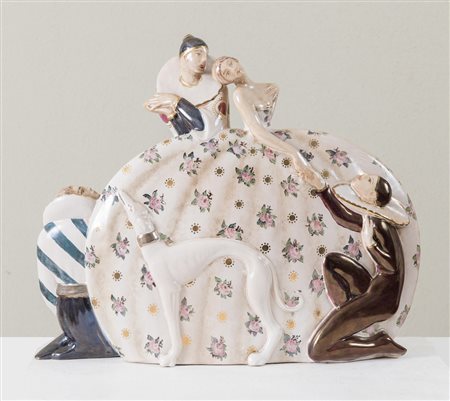 MORONI. Scultura in ceramica policroma. Cm 31x38x14. Opera firmata al retro...